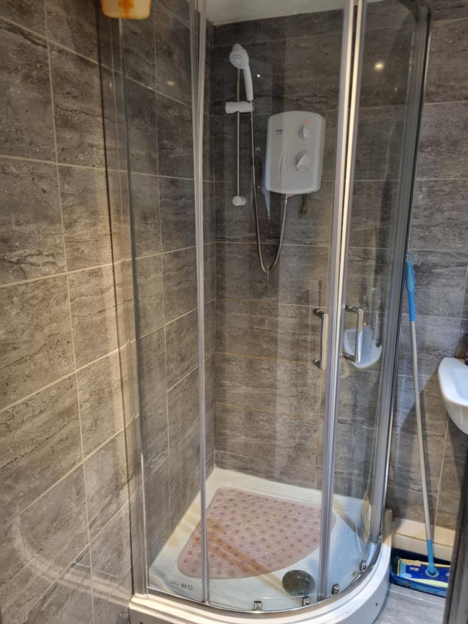 A Cosy Deluxe Size Studio With Queen Size And Sofa Bed Apartment Лийдс Екстериор снимка